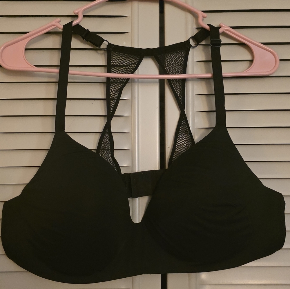 Victoria’s Secret Black Wireless Strappy Mesh Back Bra 40C